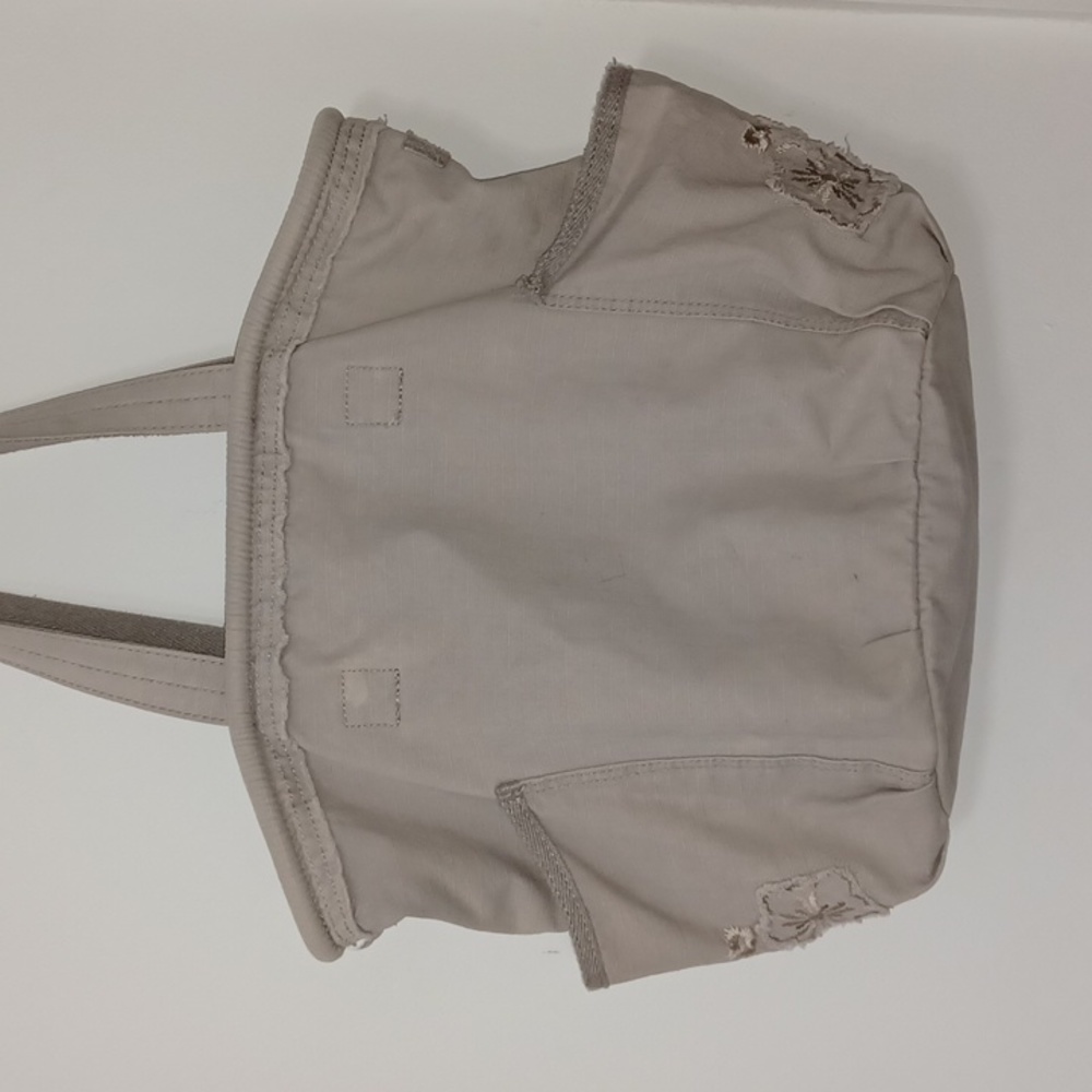 Thirty One Khaki Ripstop Elite Retro Metro bag floral detail on exterior pockets